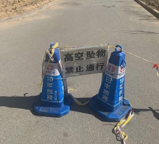 又一起，外墻保溫層從十幾樓飛下，原因是什么